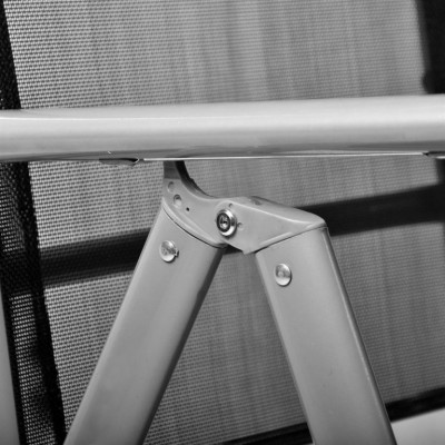 Hliníková skladacia stolička s podnožkou