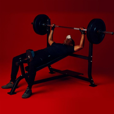 Gorilla Sports Šikmá posilňovacia lavica so stojanom na činku