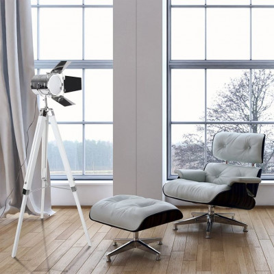 JAGO stojaca lampa s drevenou trojnožkou- biela matná