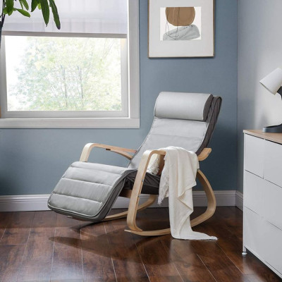 Hojdacia stolička s opierkou na nohy a vankúšom, svetlo sivá