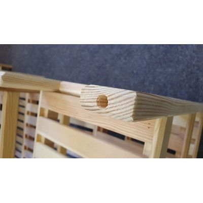 Drevený regál s 3 policami, rozmery 60 × 64 × 25 cm